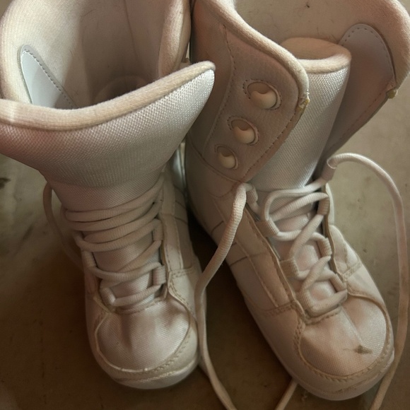 Youth size 3 snowboard boots - Picture 1 of 3